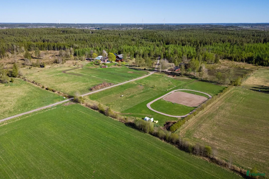  hästgårdar till salu: Hästgård med många möjligheter i Mjölby - Annons 2