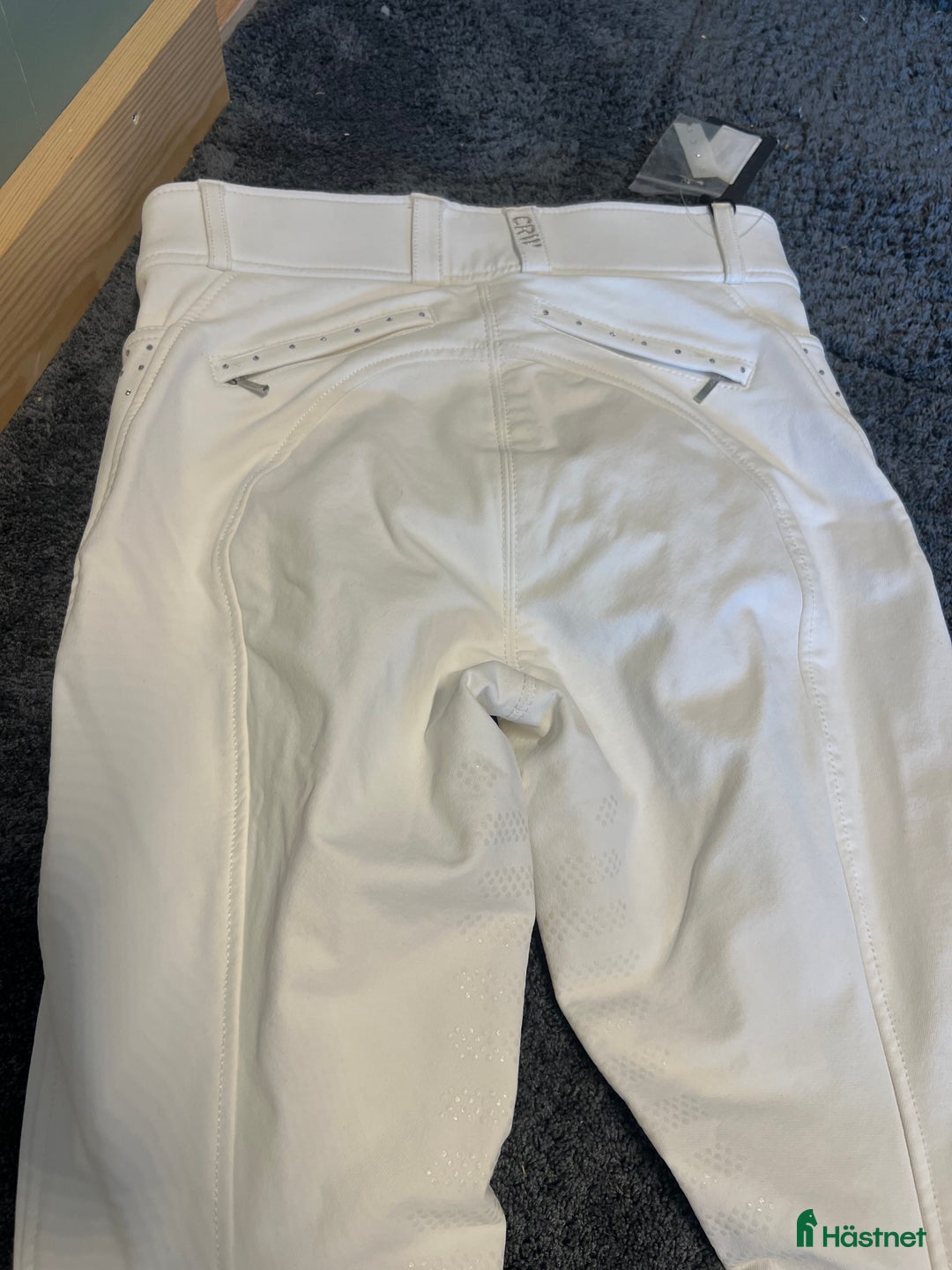 Ridbyxor ryttarutrustning till salu: Helt nya vita CRW byxor med lappen kvar🤍 i Kiruna - Annons 8
