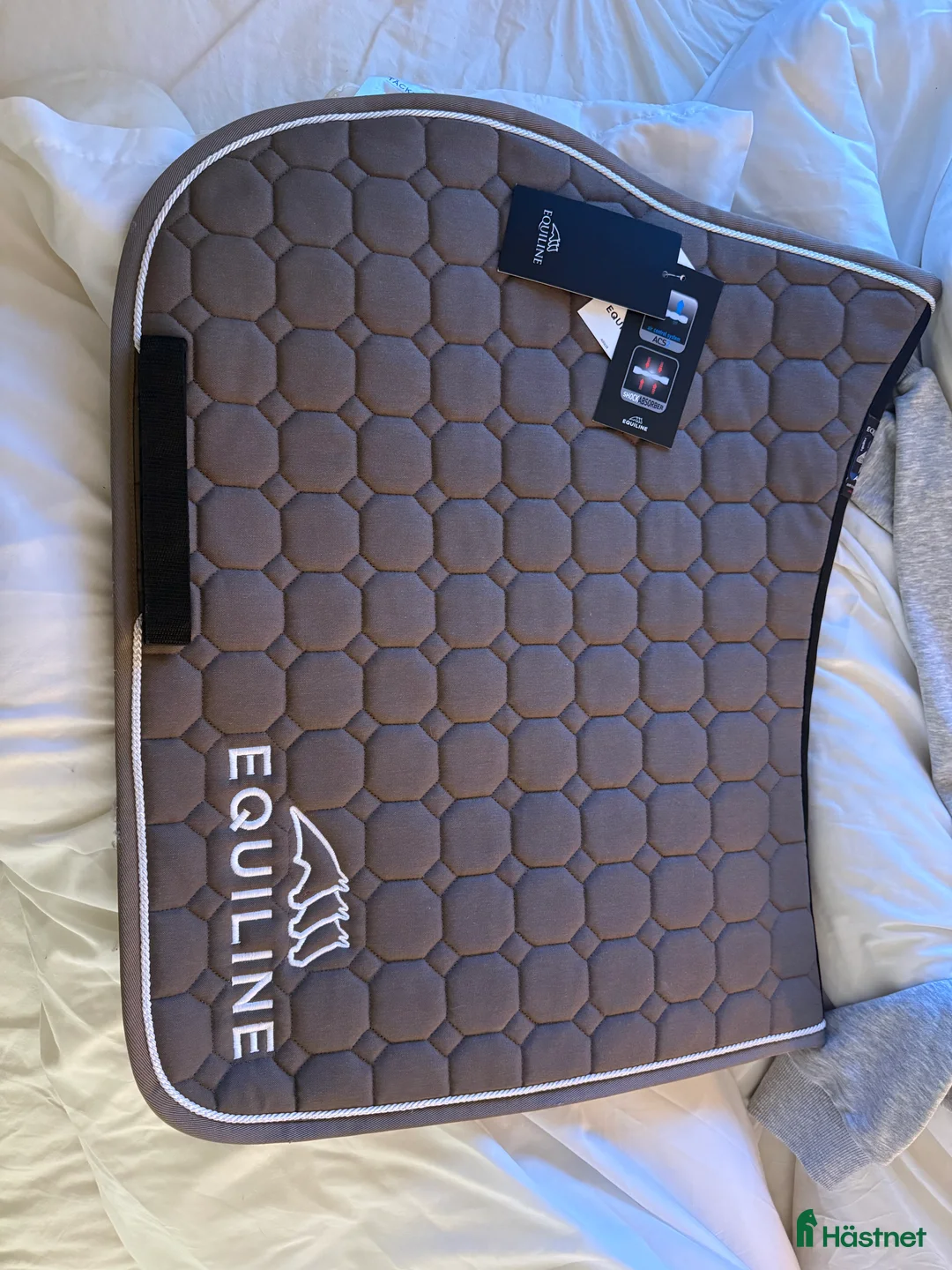 Schabrak & Vojlockar hästutrustning till salu: Helt nytt Equiline schabrak i Höllviken - Annons 1