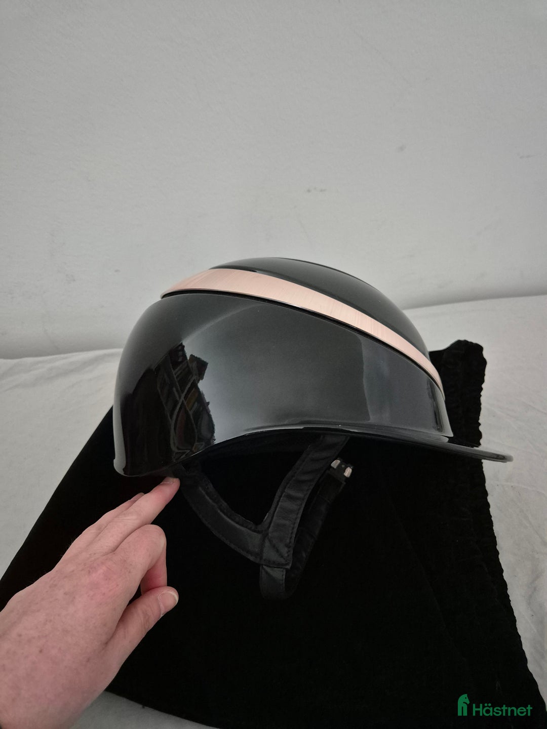 Hjälmar ryttarutrustning till salu: Charles owen Halo i nyskick.  i Enskede - Annons 3