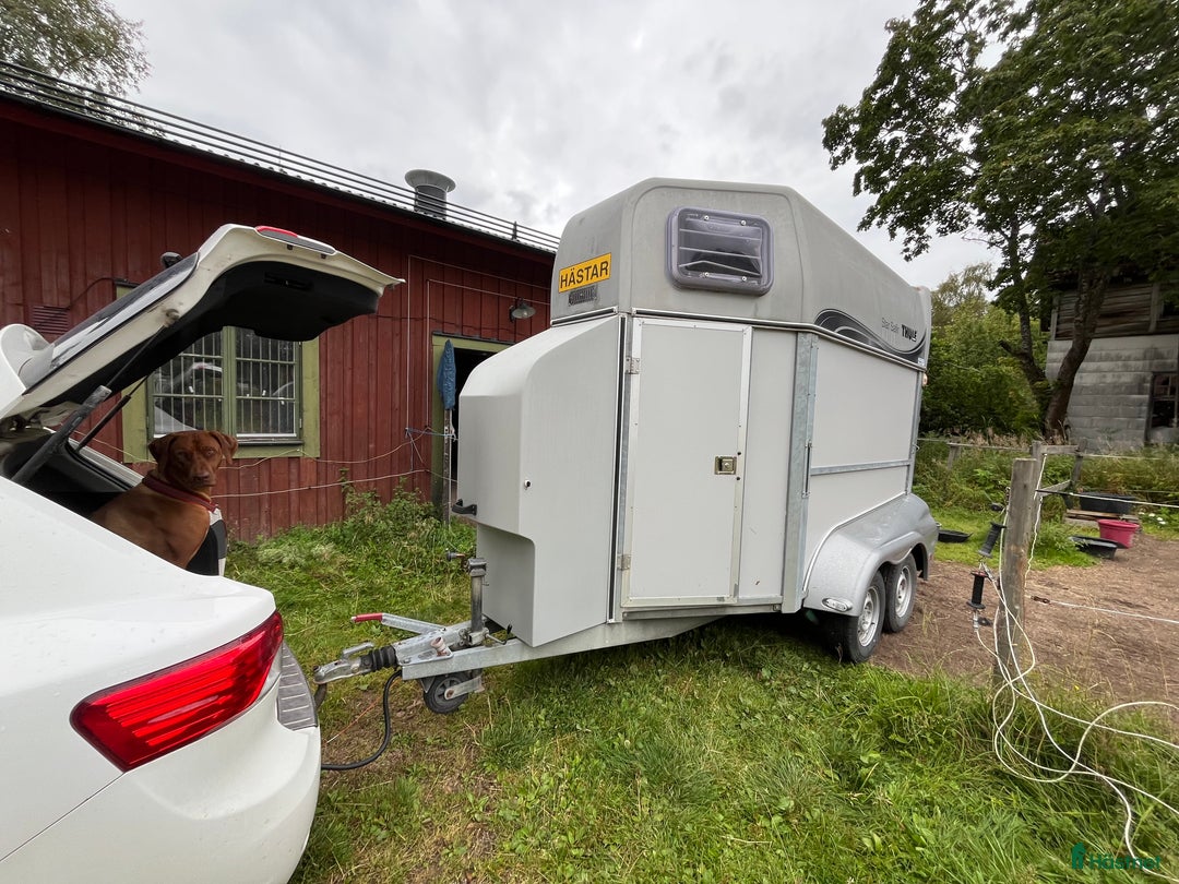 Hästtransporter  fordon & transport till salu: Stabil boogie transport Thule Safir E5 i Mora - Annons 2