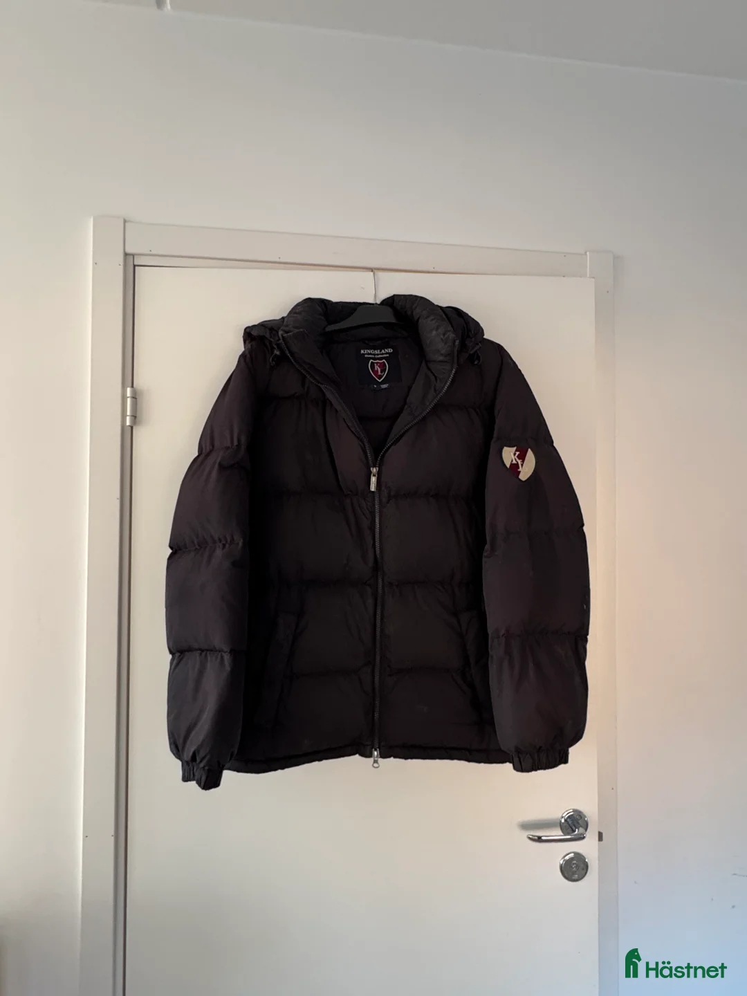 Jackor & Kavajer ryttarutrustning till salu: Kingsland dunjacka stl M i Halmstad - Annons 1