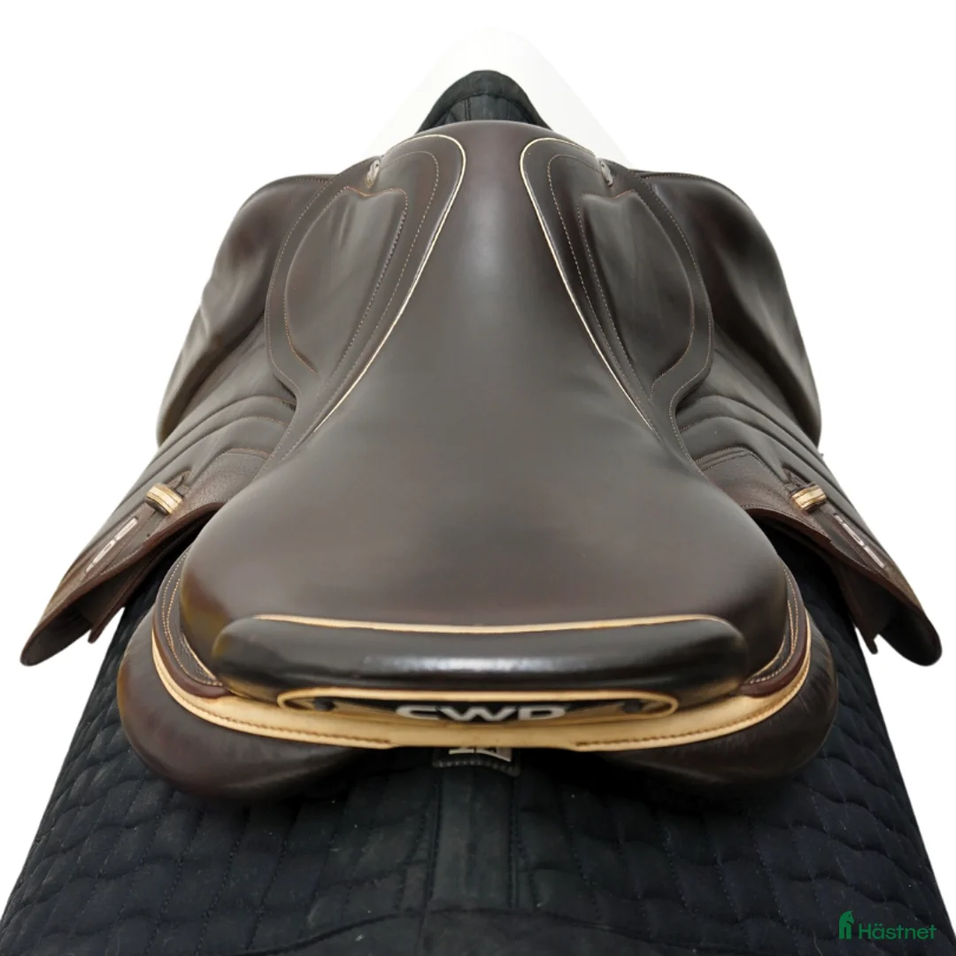 Sadlar hästutrustning till salu: CWD Mademoiselle 2Gs 17,5" i Upplands Väsby - Annons 3