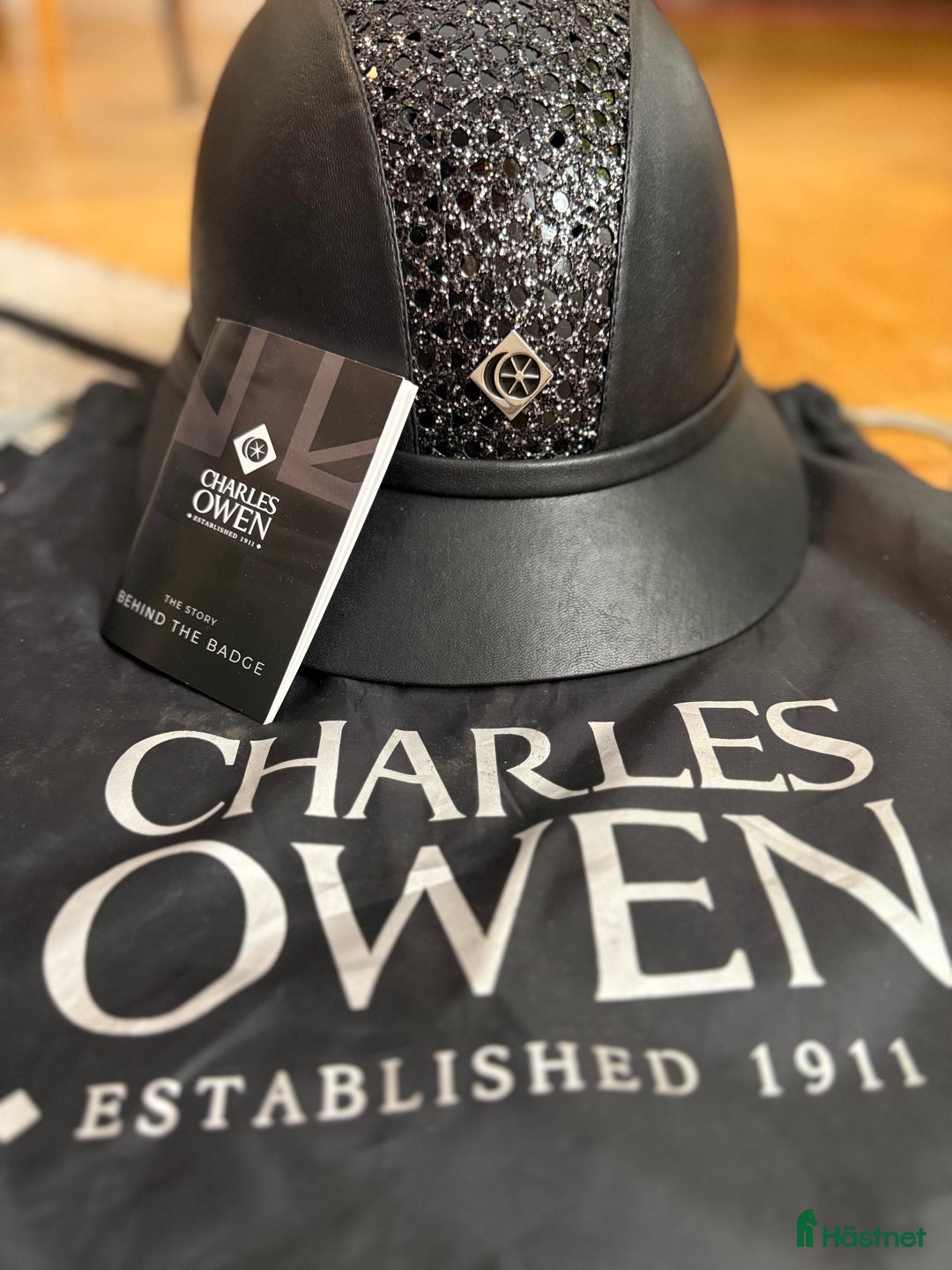 Hjälmar ryttarutrustning till salu: Charles Owen Sp8 plus sparkly leather look i Strängnäs - Annons 2