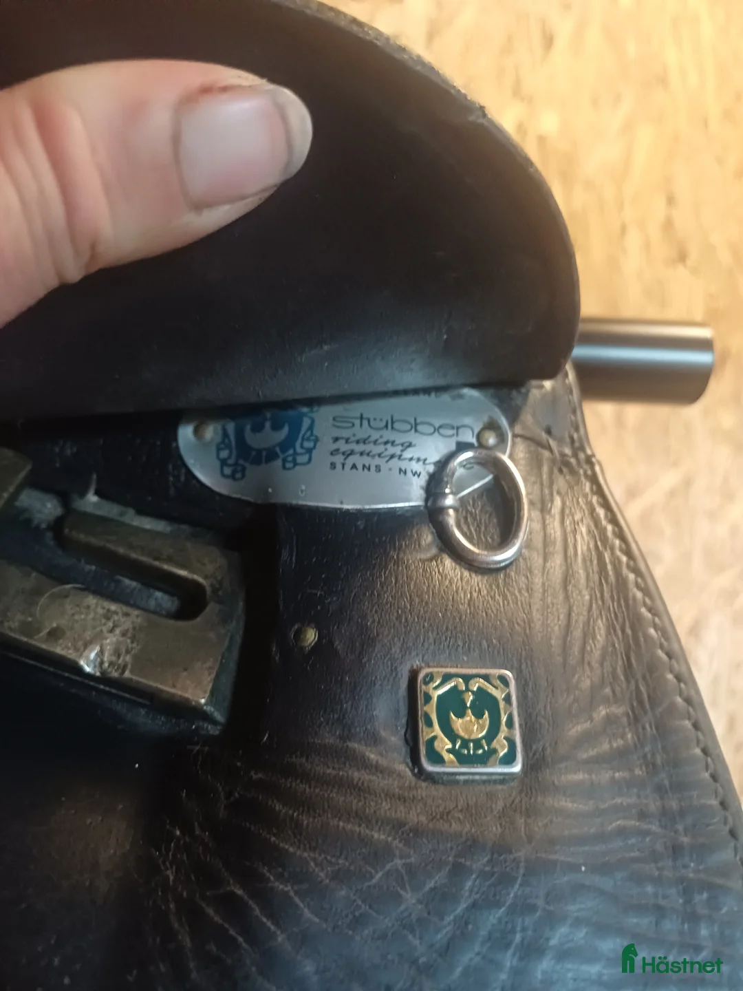 Sadlar hästutrustning till salu: Fin äldre dressyrsadel  i Härnösand - Annons 10