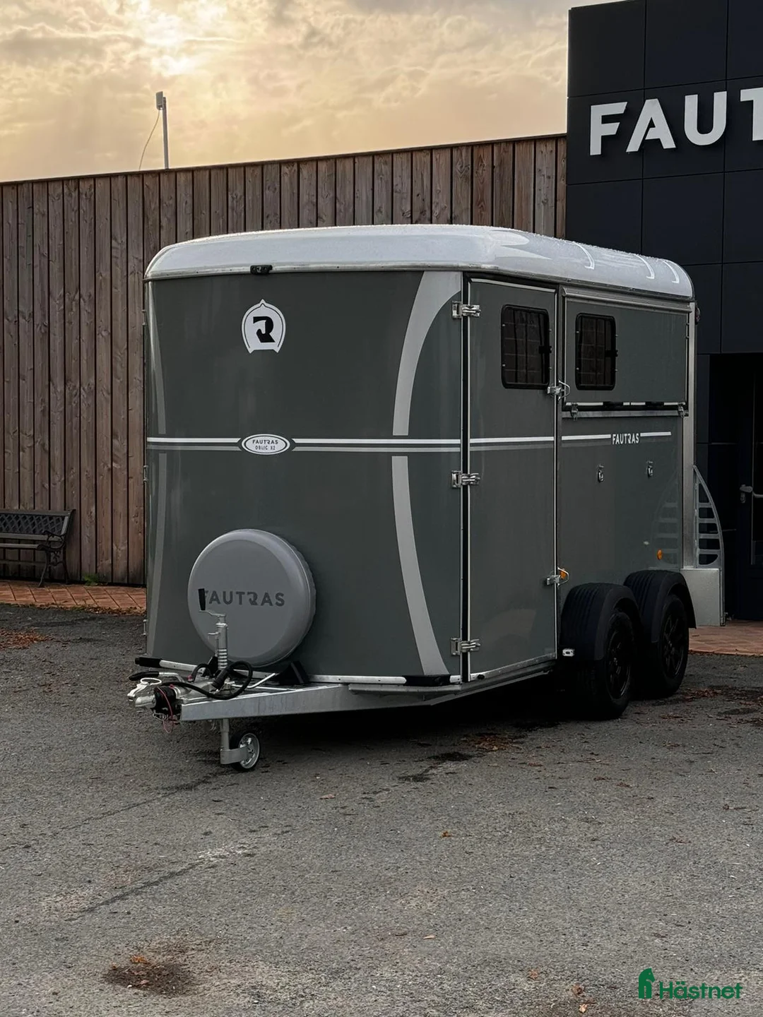 Hästtransporter  fordon & transport till salu: Oblic X -stor diagonallastad modell + sadelkammare - Annons 30