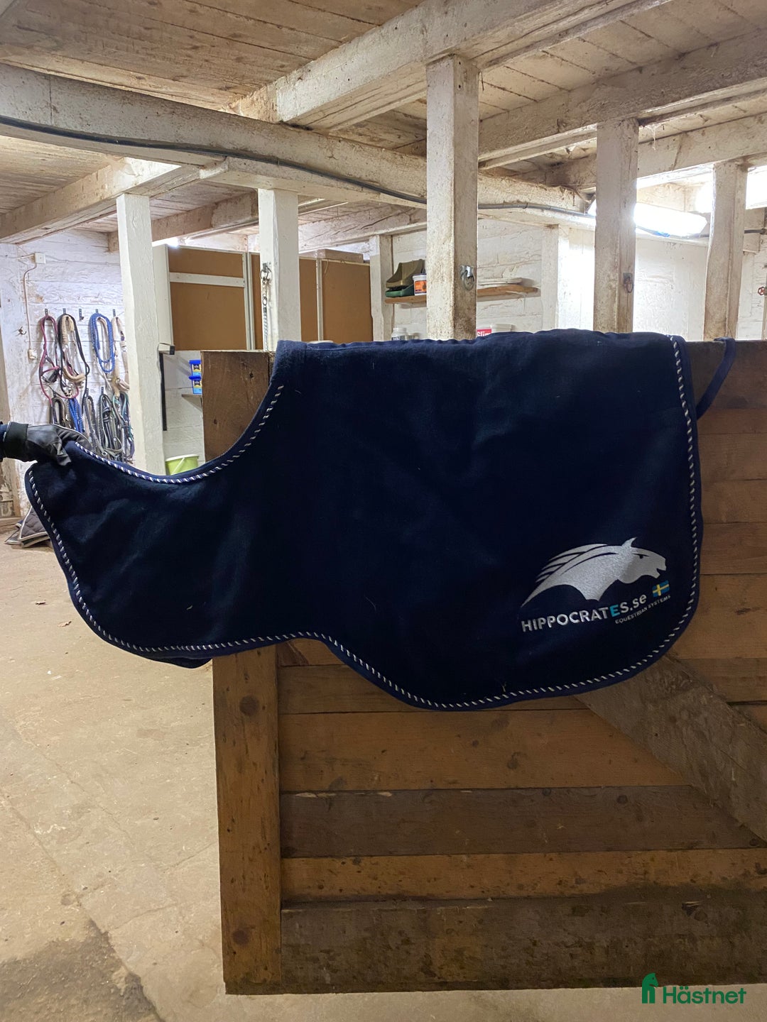 Täcken hästutrustning till salu: Ländtäcke i ull i Karlskrona - Annons 2