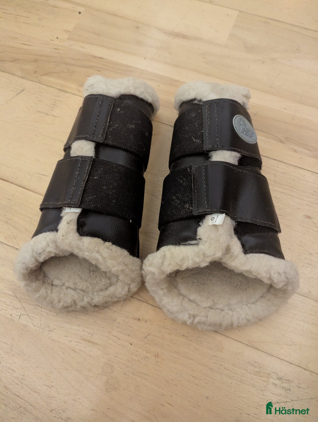 Benskydd hästutrustning till salu: Fluffbenskydd  i Ås - Annons 1