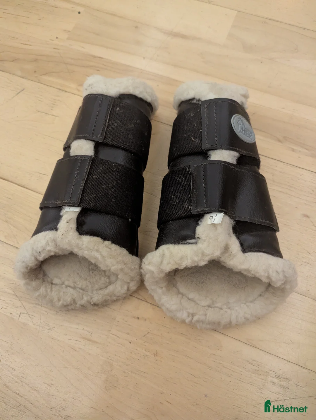 Benskydd hästutrustning till salu: Fluffbenskydd  i Ås - Annons 1