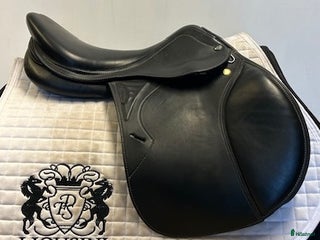 Sadlar hästutrustning till salu: Hoppsadel Prestige Versaille New D 17" i Uppsala - Annons 5