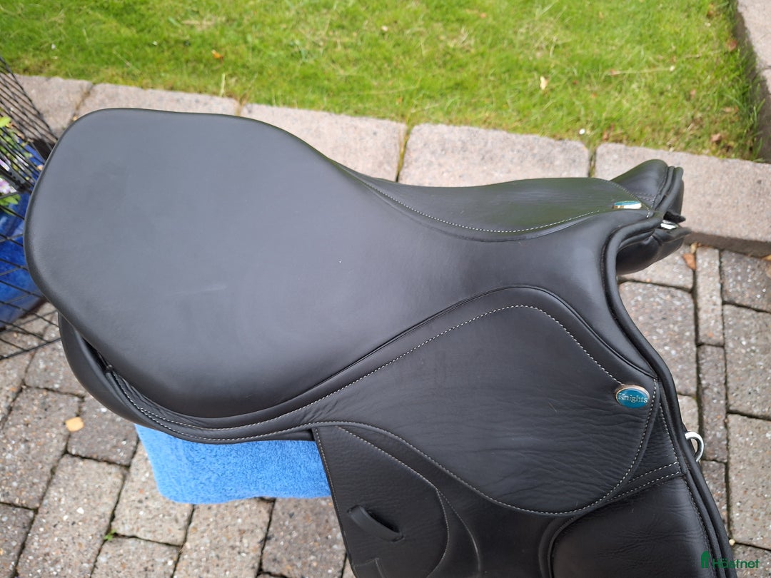 Sadlar hästutrustning till salu: Knights Siddhant 16,5 Svart hoppsadel i Torslanda - Annons 6