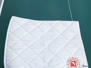 Schabrak & Vojlockar hästutrustning till salu: Vitt Childeric tävlingsschabrak i Staffanstorp - Annons 7