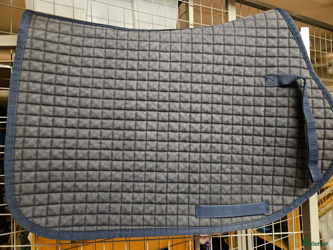 Schabrak & Vojlockar hästutrustning till salu: Flera schabrak säljes, olika märken i Lerum - Annons 14