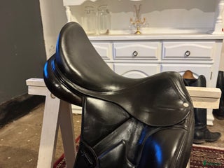 Sadlar hästutrustning till salu: Equipe dressyr sadel i Kristianstad - Annons 2