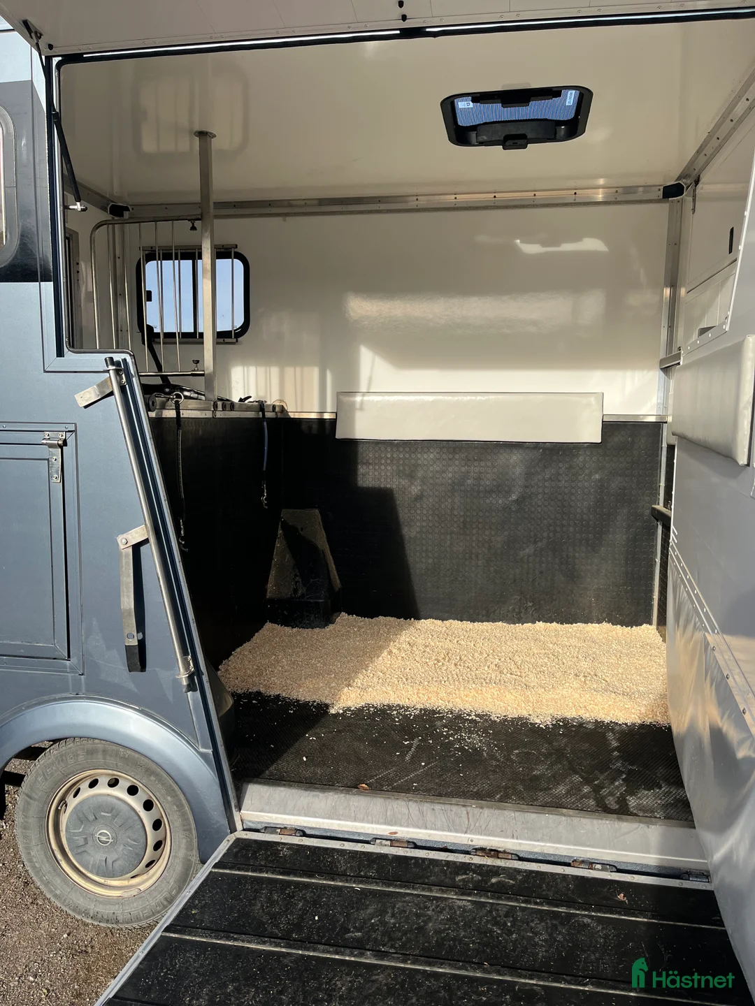 Hästlastbilar  fordon & transport till salu: B-kort hästbuss – Opel Movano, hästdel från 2021 i Nykvarn - Annons 6