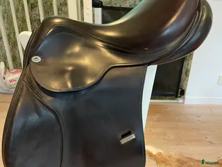 Sadlar hästutrustning till salu: Hoppsadel Schockemöhle i Stallarholmen - Annons 1
