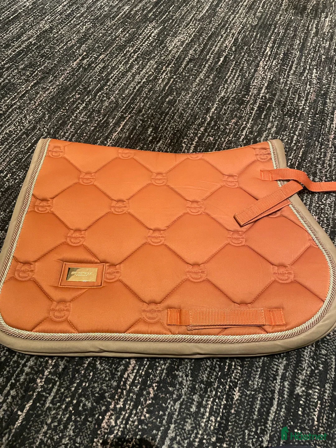 Schabrak & Vojlockar hästutrustning till salu: Orange Equestrian Stockholm Schabrak i Saltsjöbaden - Annons 1