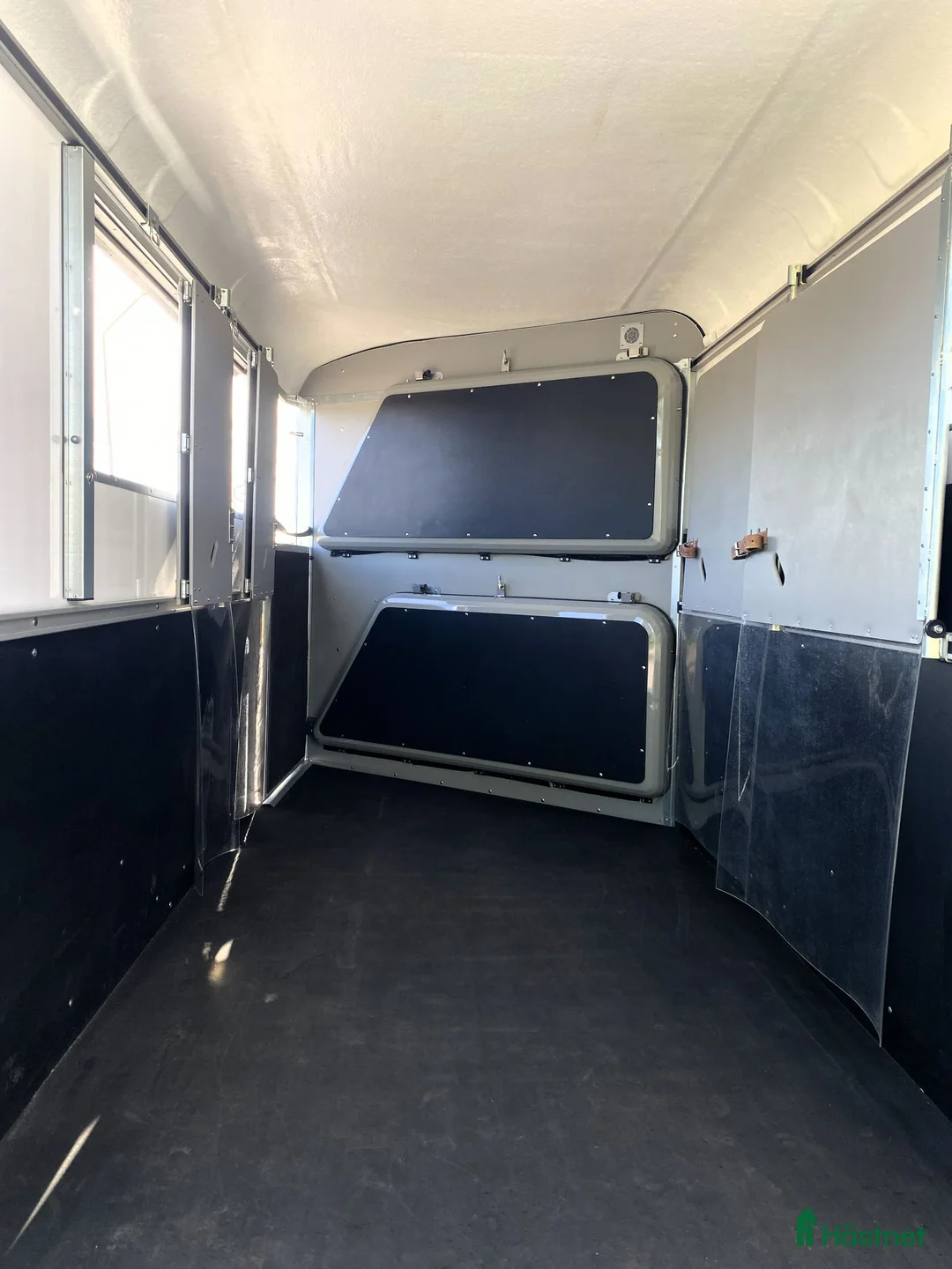 Hästtransporter  fordon & transport till salu: Fautras Oblic demo-ex Stor sadelkammare m sovplats - Annons 2