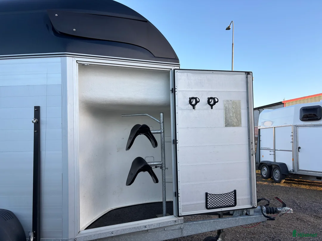 Hästtransporter  fordon & transport till salu: Sirius med sadelkammare - Annons 2