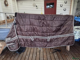 Täcken hästutrustning till salu: Stalltäcken i Virsbo - Annons 4