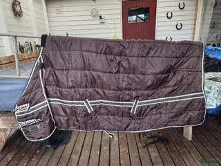 Täcken hästutrustning till salu: Stalltäcken i Virsbo - Annons 4