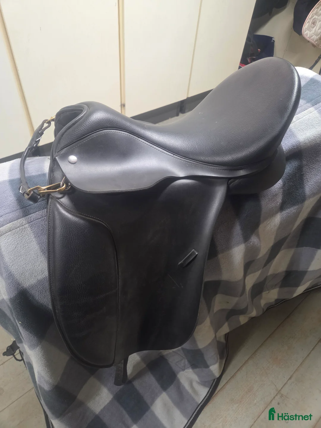 Sadlar hästutrustning till salu: Throwgood dressyr  - Annons 2