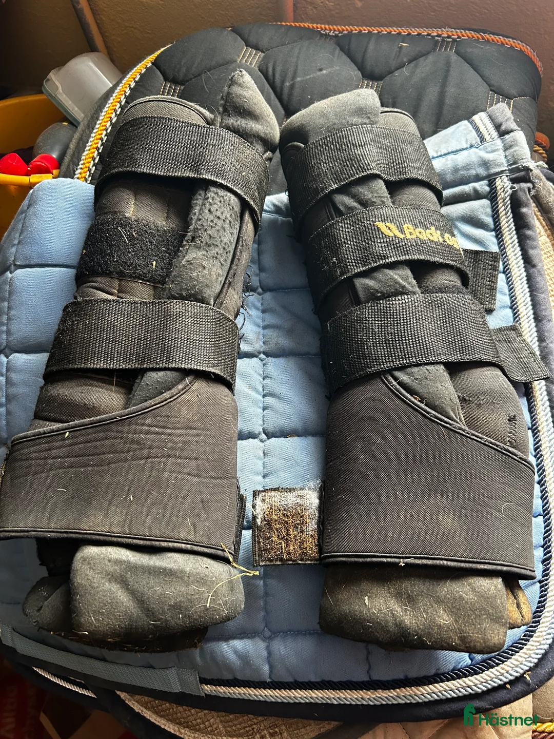 Benskydd hästutrustning till salu: Back on track stallbandage i Hörby - Annons 1