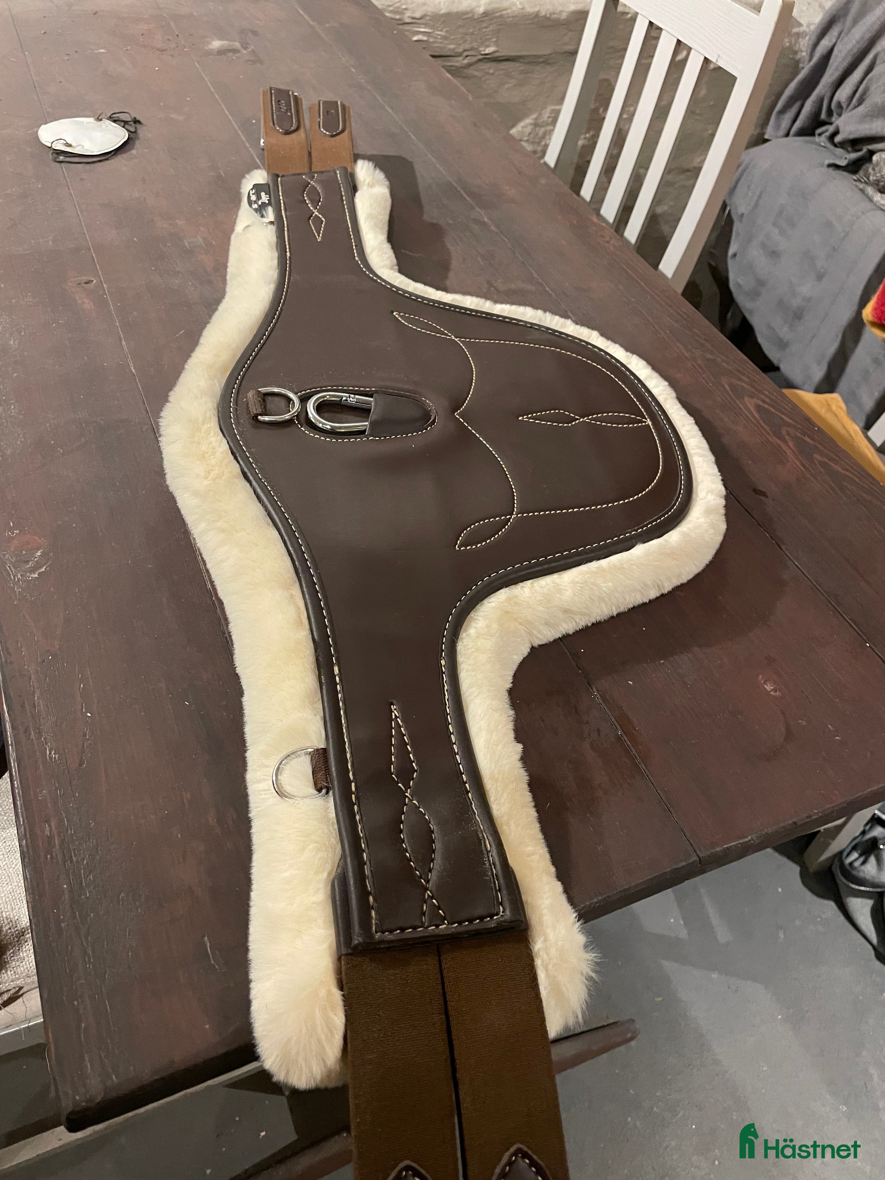 Sadeltillbehör hästutrustning till salu: Helt ny, Lippo magplatta i Vellinge - Annons 2