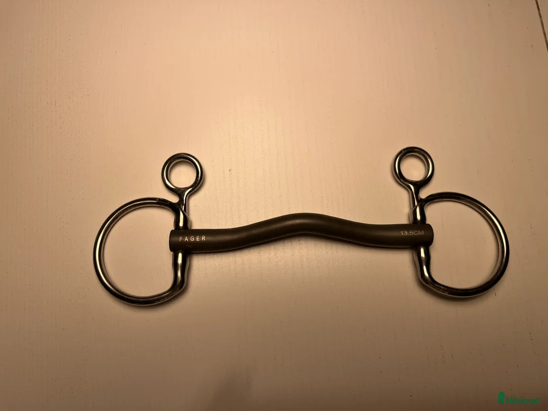 Bett hästutrustning till salu: Sara Titan Baucher i Kumla - Annons 1