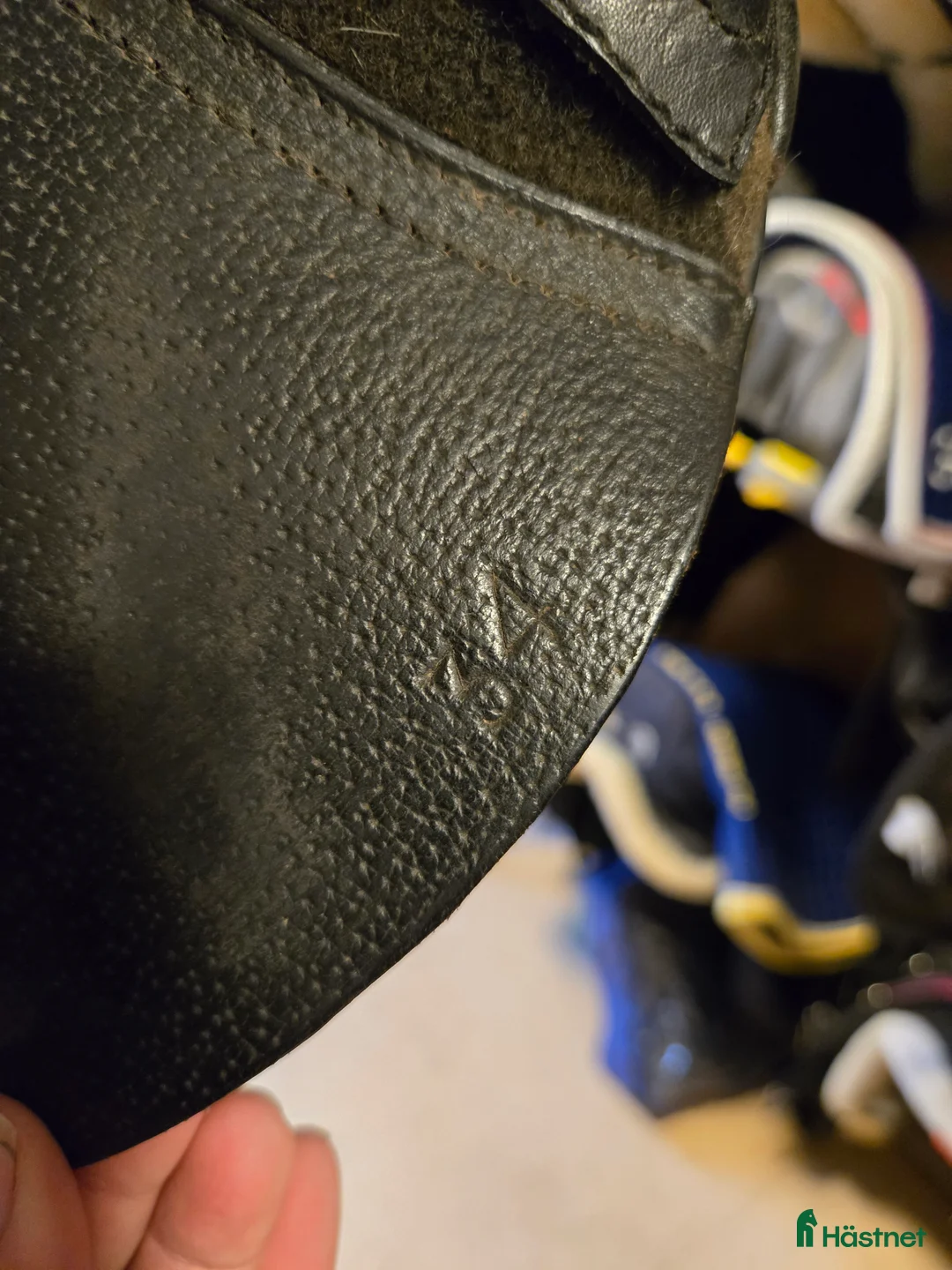 Sadlar hästutrustning till salu: Svart Globussadel i Jordbro - Annons 4