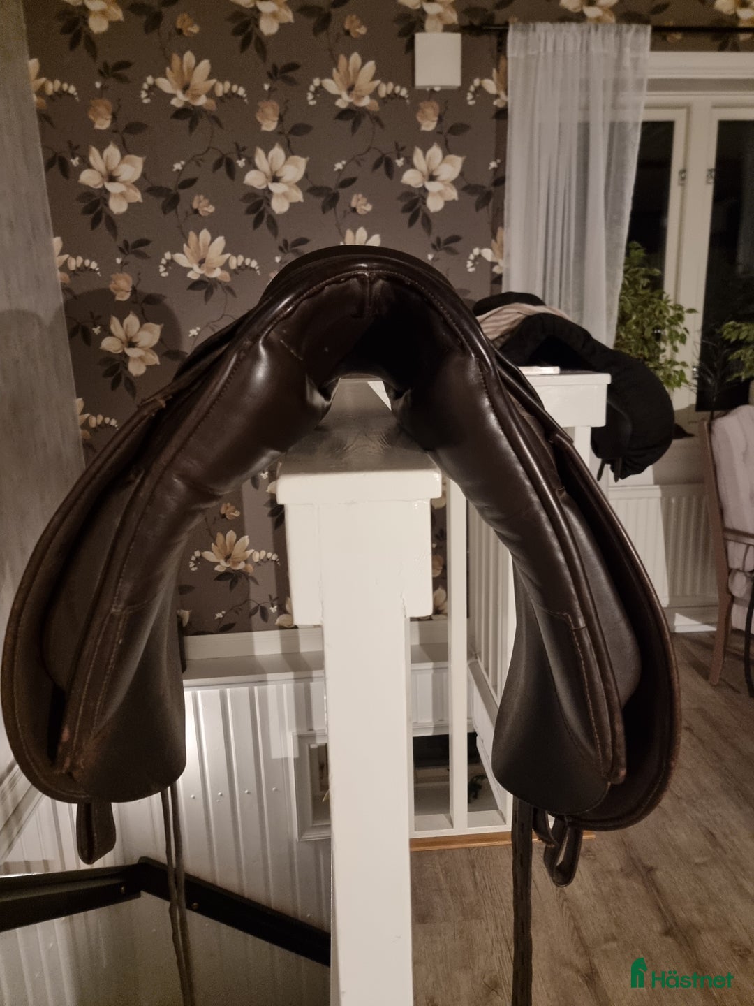 Sadlar hästutrustning till salu: Mörkbrun dressyrsadel i Hudiksvall - Annons 2