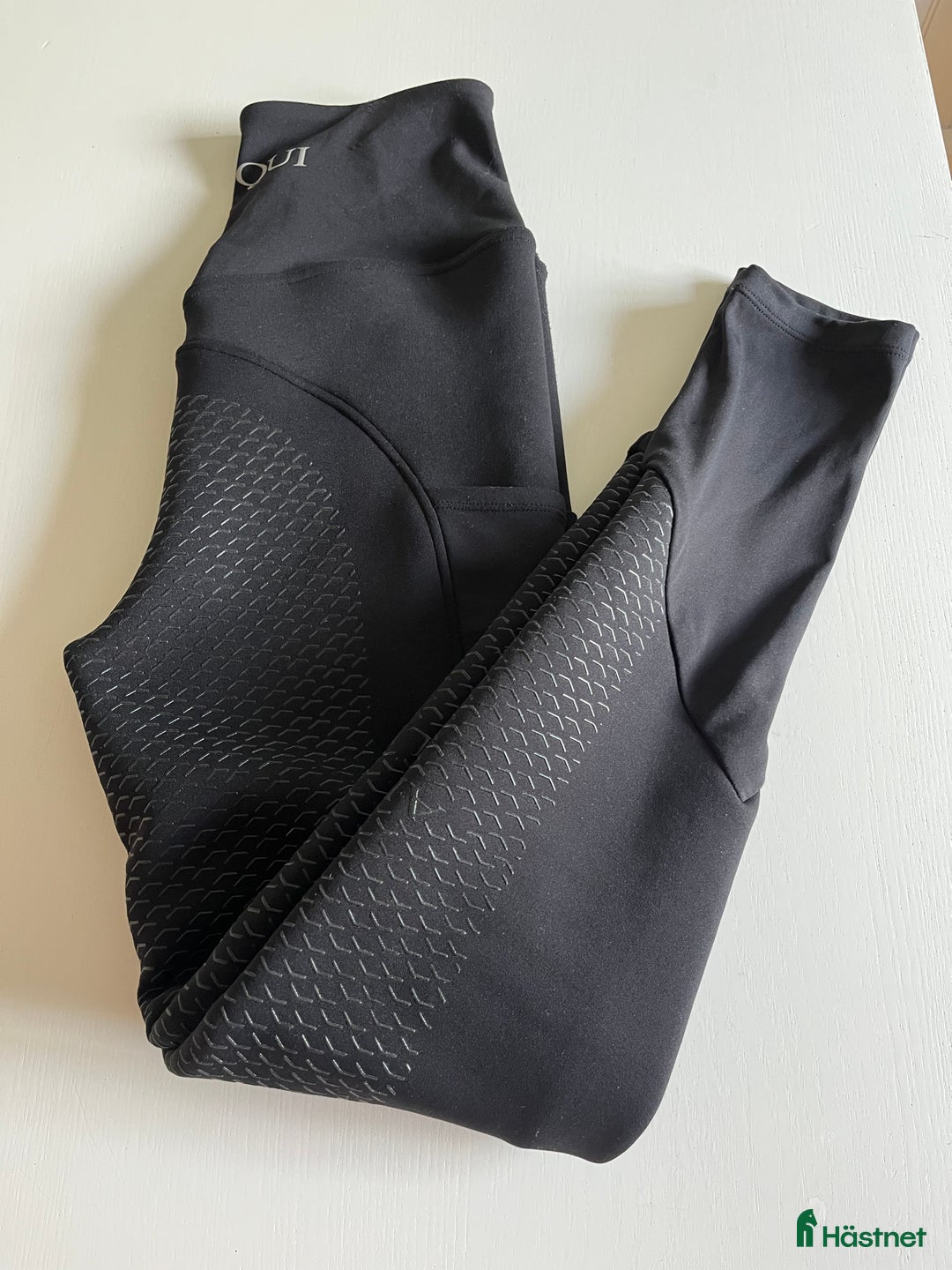 Ridbyxor ryttarutrustning till salu: Fodrade svarta ridbyxor från Alequi i Gammalkil - Annons 1