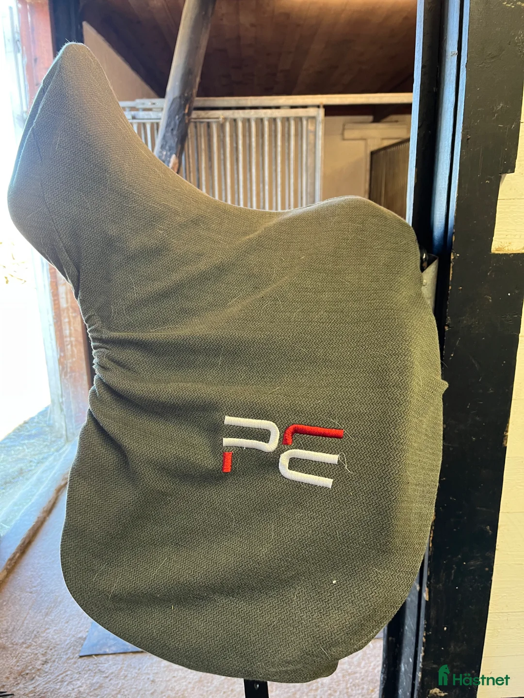 Sadlar hästutrustning till salu: Dressyrsadel Premier Equine.  i Falun - Annons 5