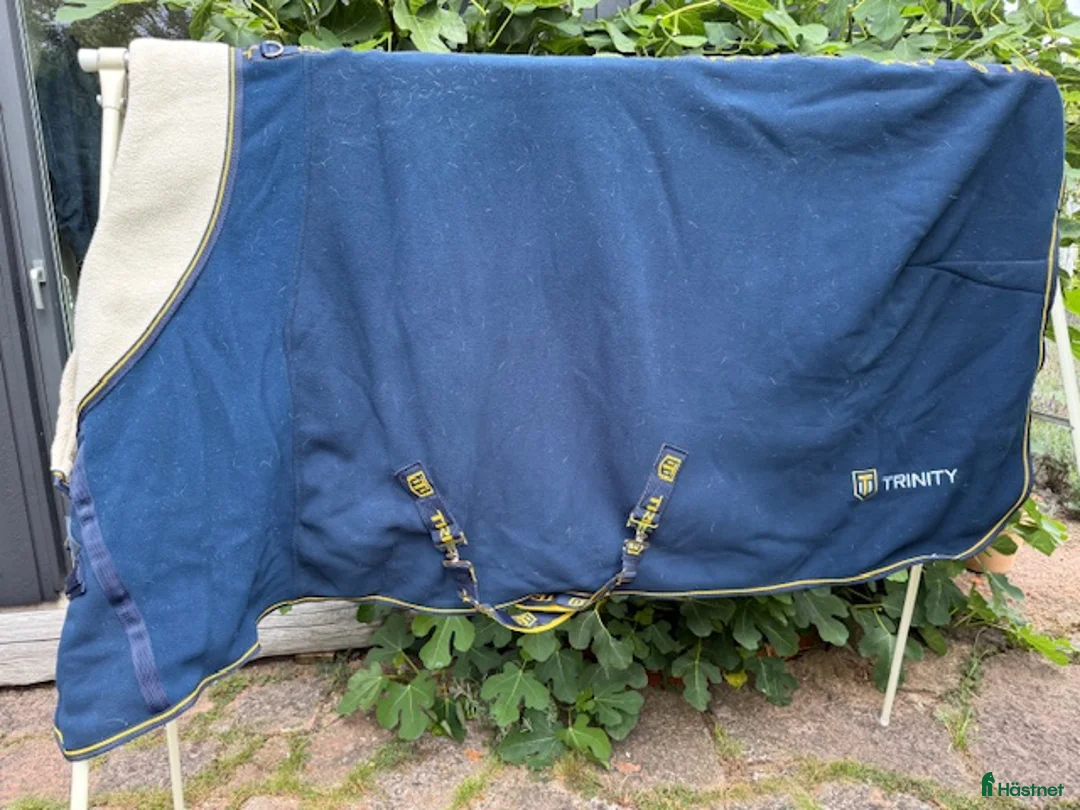 Täcken hästutrustning till salu: Nobel Trinity tjockt fleece/teddytäcke i Falsterbo - Annons 1