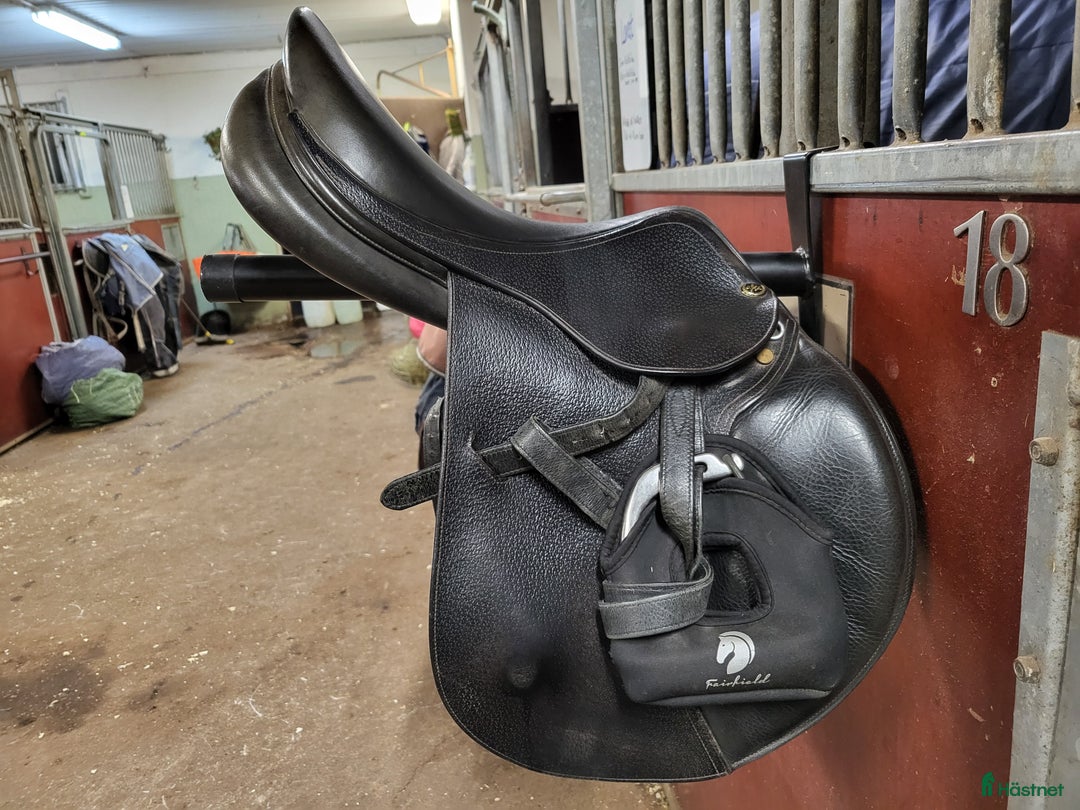 Sadlar hästutrustning till salu: Hoppsadel  i Farsta - Annons 3