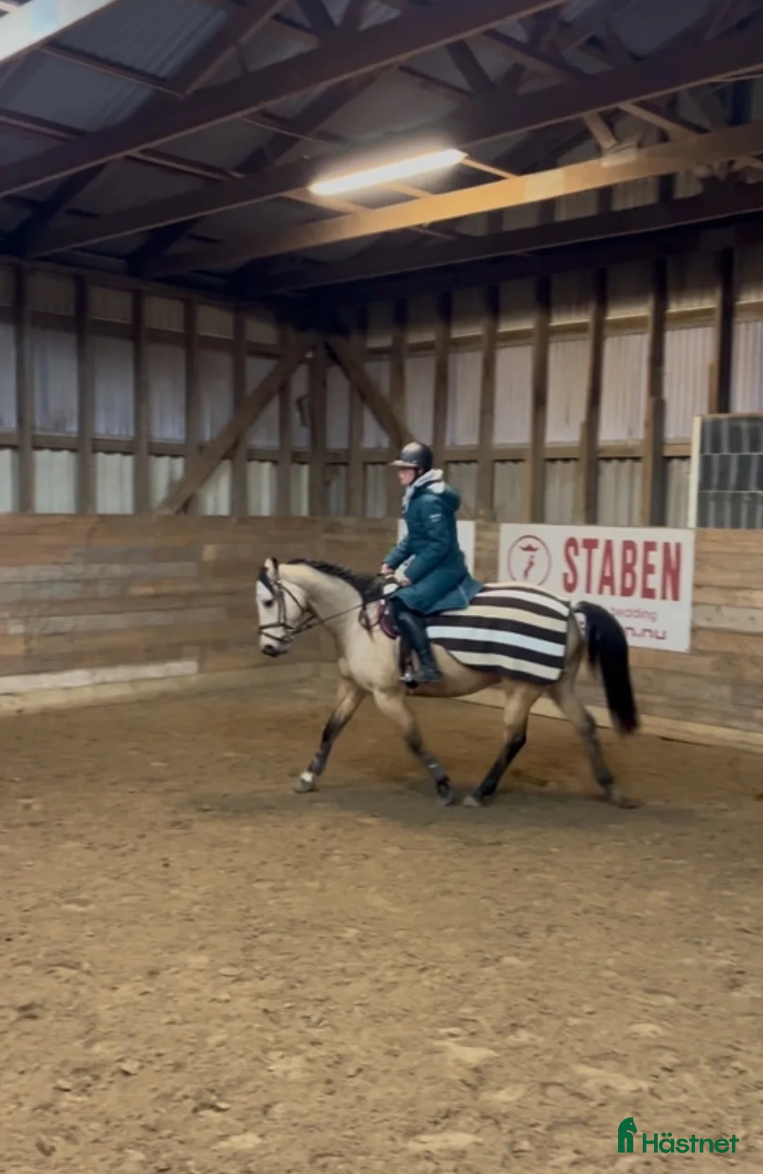 Jackor & Kavajer ryttarutrustning till salu: Superskön uhip kappa  i Torslanda - Annons 4