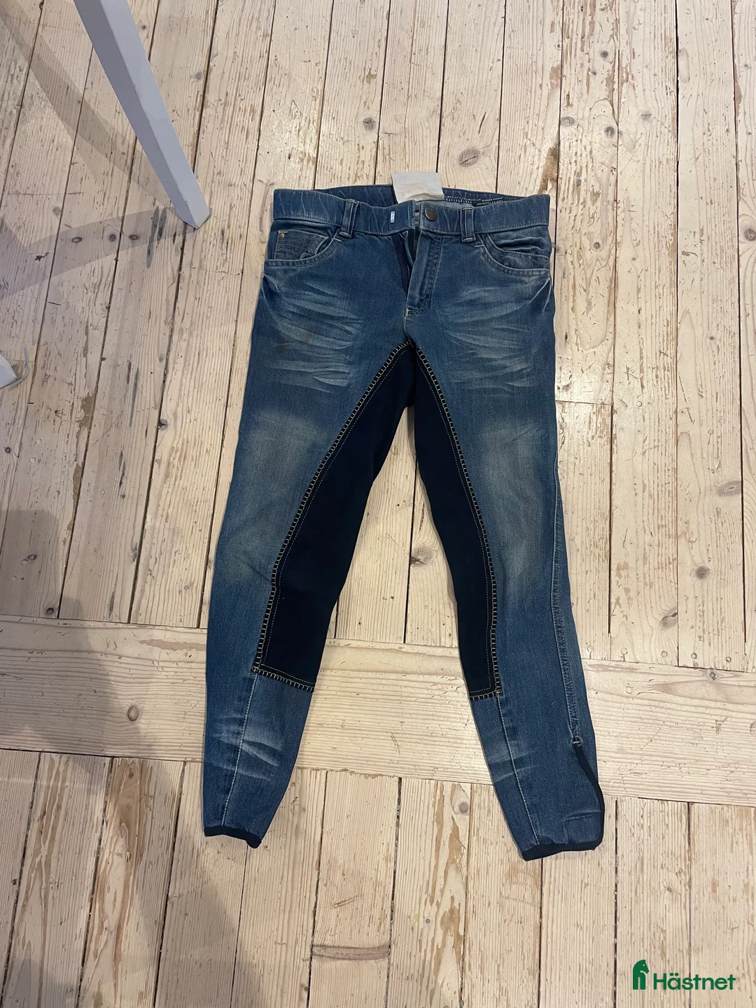 Ridbyxor ryttarutrustning till salu: Super snygga jeansridbyxor  i Norrköping - Annons 2