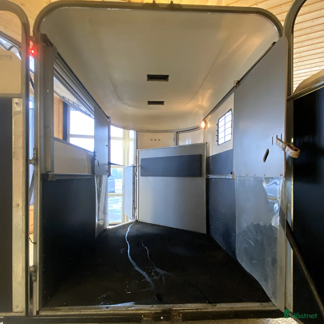 Hästtransporter  fordon & transport till salu: Lasta diagonalt stuterimodell- Fautras Oblic+2-18 i Kvicksund - Annons 5