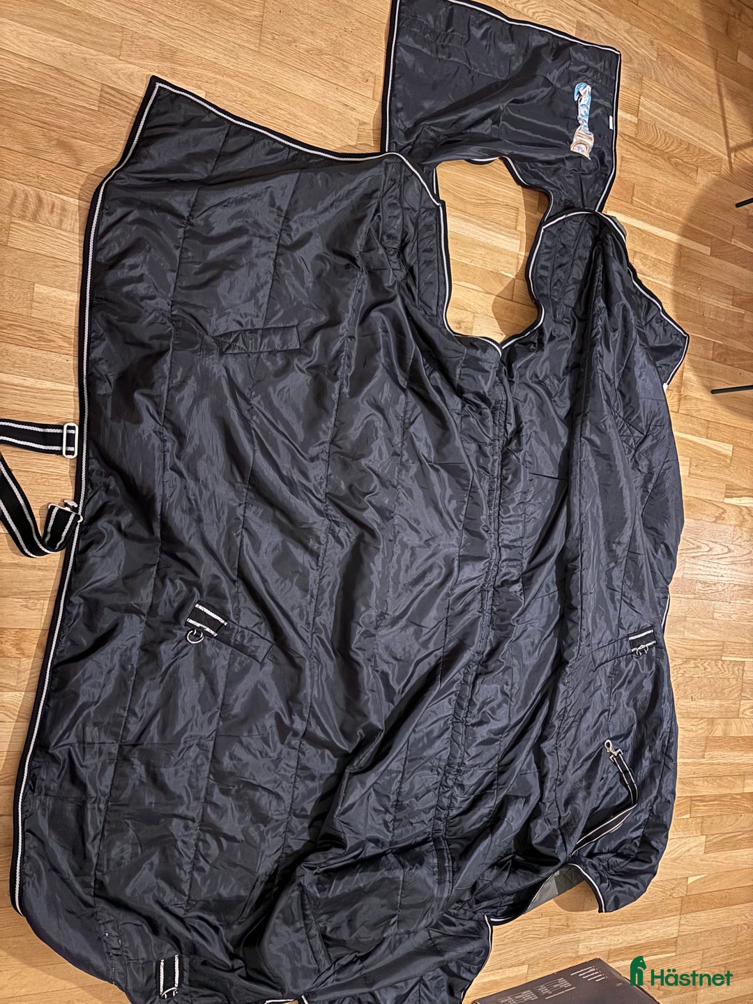 Täcken hästutrustning till salu: Innetäcke från EquoIQ i Tyresö - Annons 2