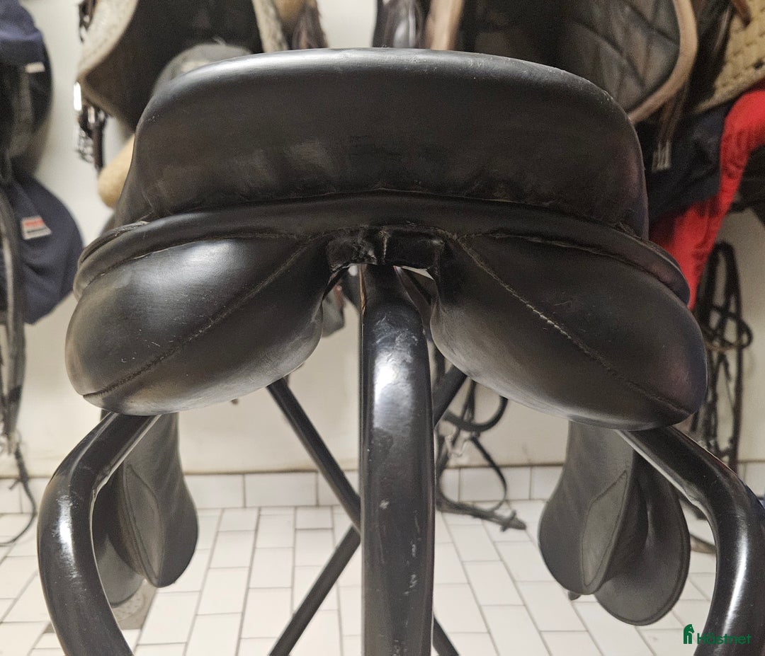 Sadlar hästutrustning till salu: Jeremy Rudge hoppsadel  i Södertälje - Annons 6