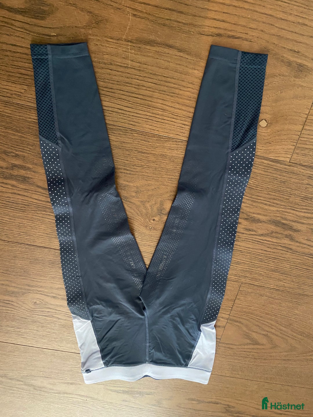 Ridbyxor ryttarutrustning till salu: Kingsland ridleggings i fint skick.  i Varberg - Annons 2