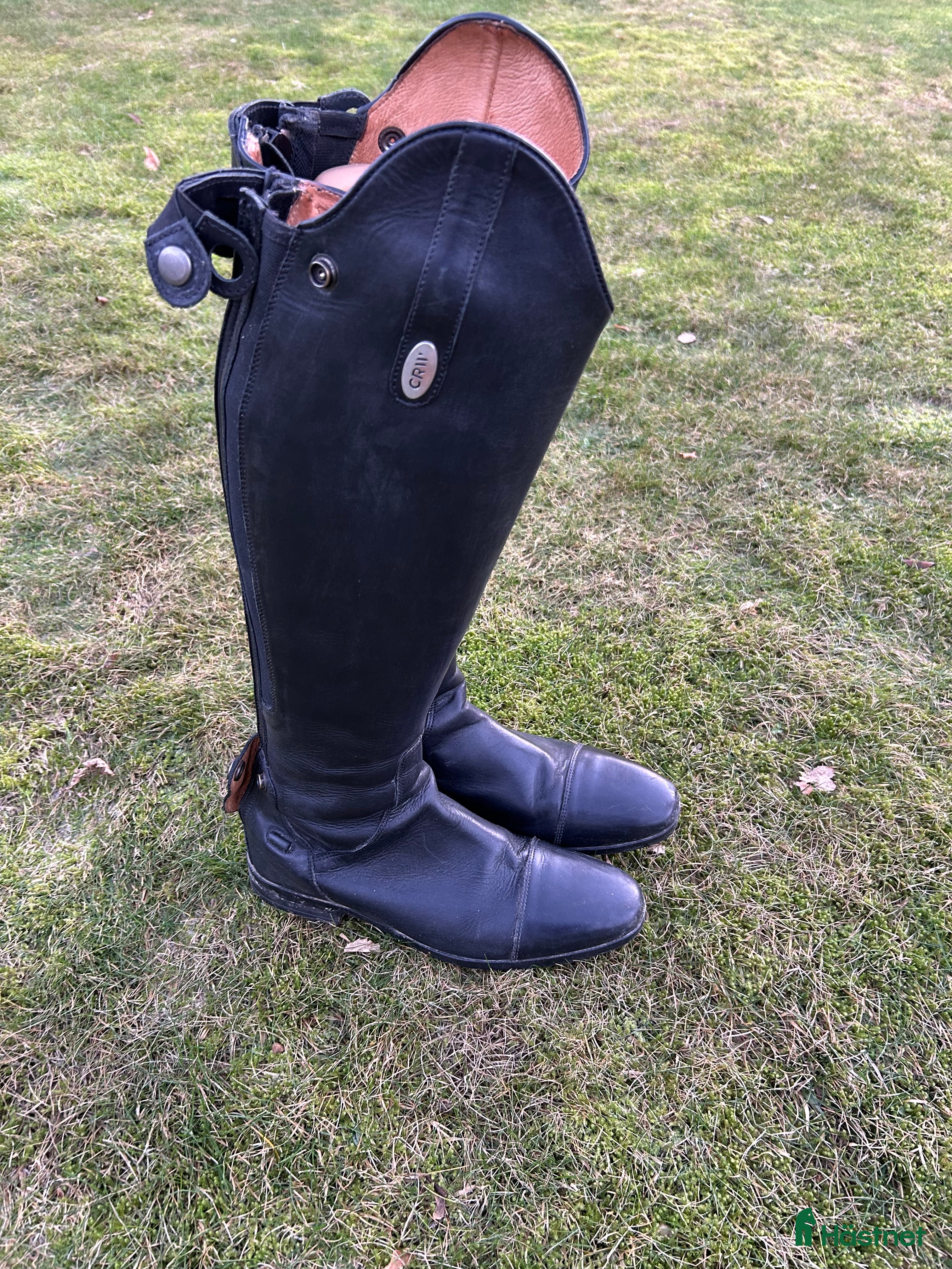 Ridstövlar ryttarutrustning till salu: Svarta dressyrridstövlar strl 40 normal - Annons 11