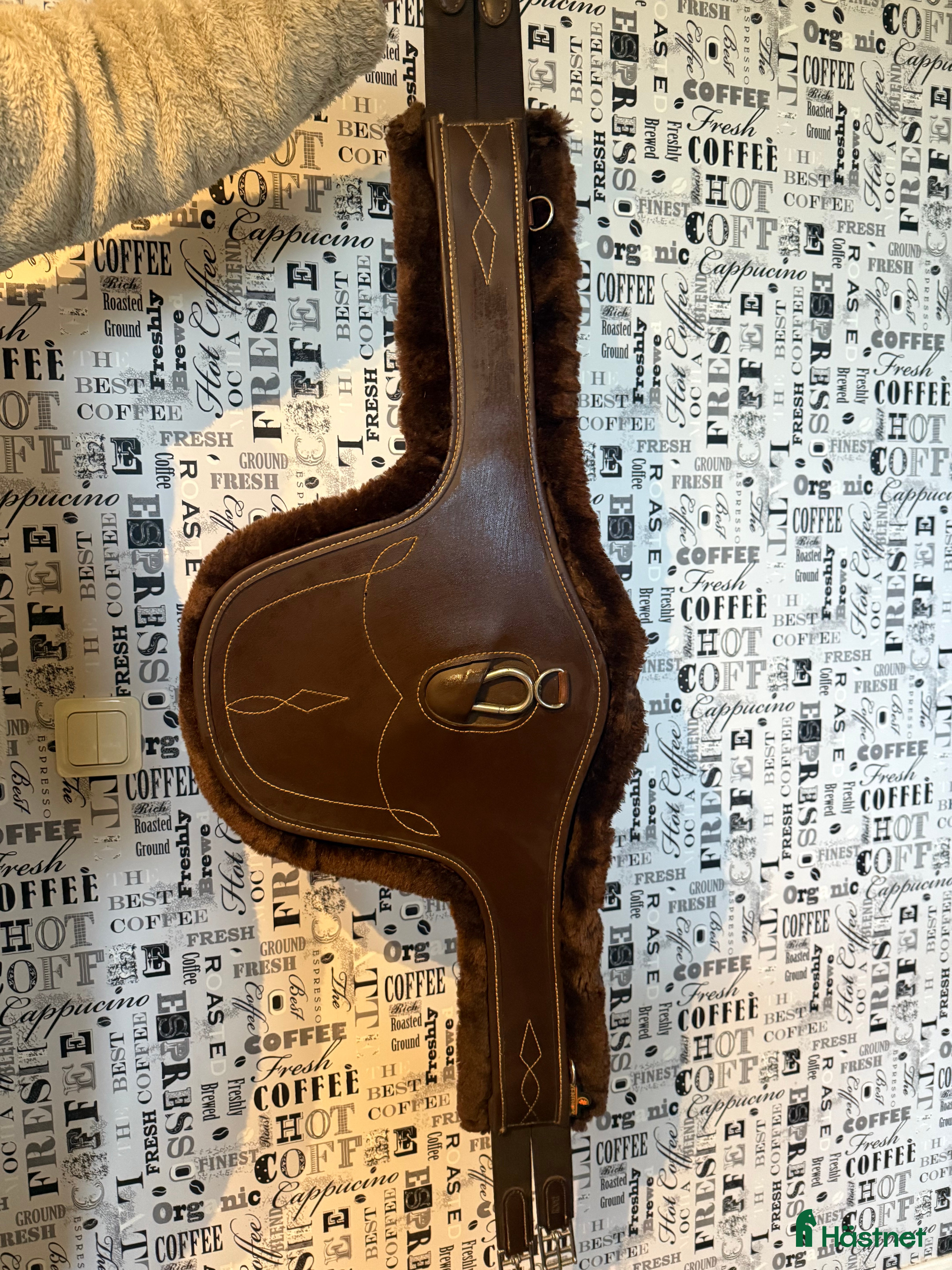 Sadeltillbehör hästutrustning till salu: Kentucky magplatta + sadelgjord 125cm - Annons 1