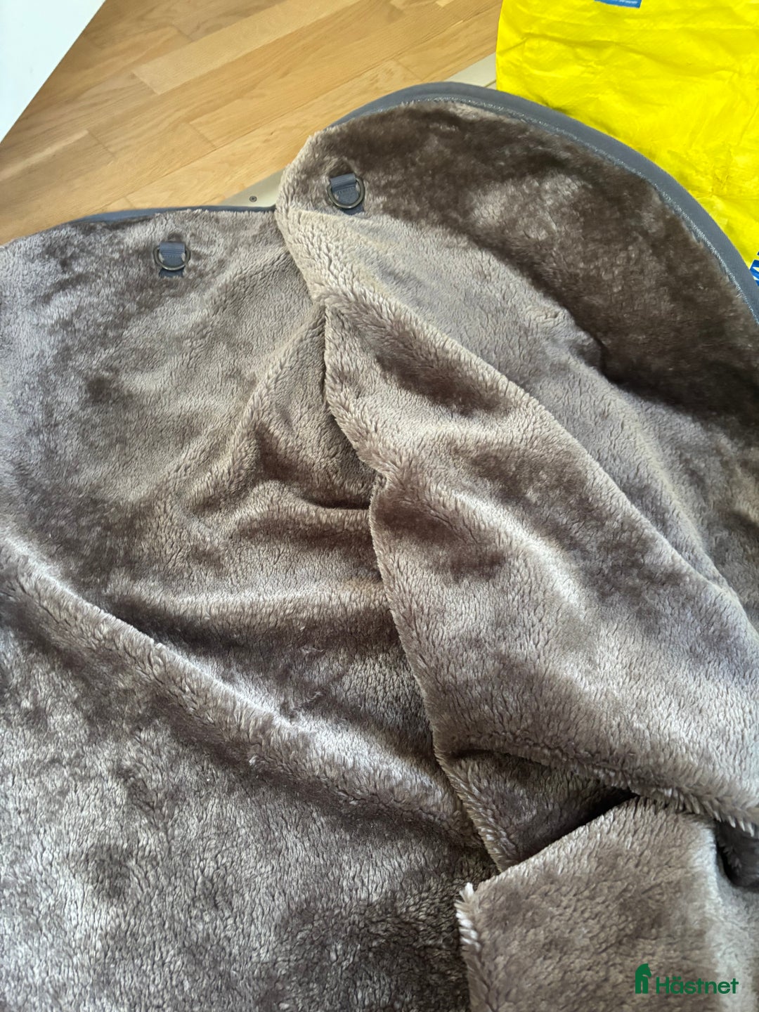 Täcken hästutrustning till salu: Fint ländtäcke  i Härryda - Annons 3