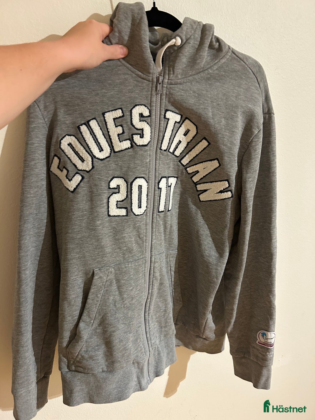 Övrigt Ridkläder ryttarutrustning till salu: H&M väst, tröjor & T-shirt, S-XL ( 36-40 )  i Värmdö - Annons 3