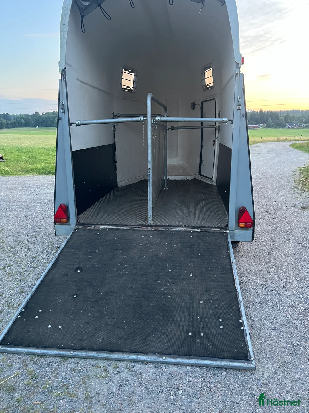 Hästtransporter  fordon & transport till salu: 630kg lastvikt B-kort nyrenoverad extra rymlig  i Nygård - Annons 8