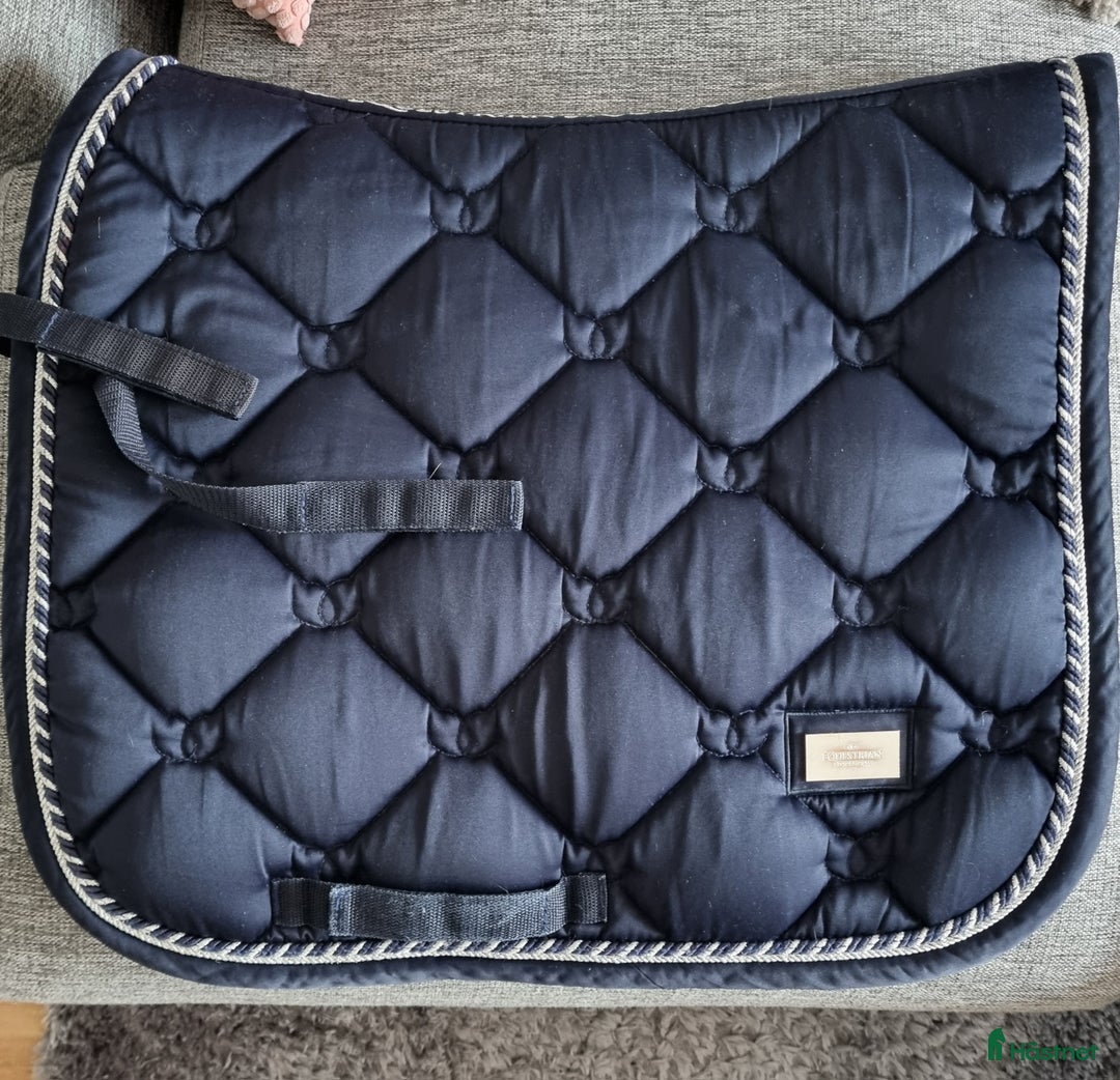 Schabrak & Vojlockar hästutrustning till salu: Equestrian schabrak i nyskick. i Orsa - Annons 2