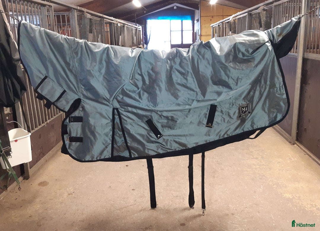 Täcken hästutrustning till salu: Vintertäcke 135 i Sollebrunn - Annons 1