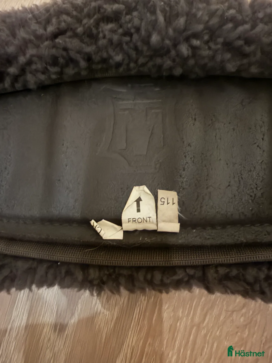 Sadeltillbehör hästutrustning till salu: Mattes sadelgjord i fårskinn 115cm  - Annons 3