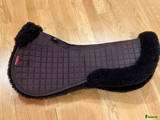 Schabrak & Vojlockar hästutrustning Ullpad i Reftele - Annons 1